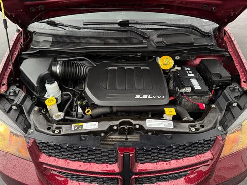 Used 2017 Dodge Grand Caravan GT image 22