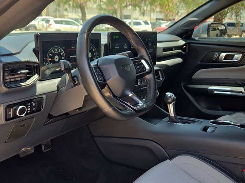 Used 2024 Ford Mustang Convertible RWD image 10