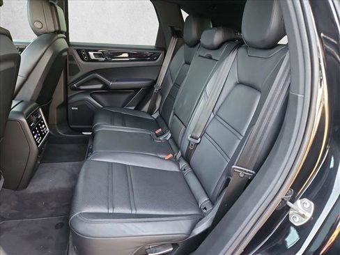 Used 2020 Porsche Cayenne S image 17