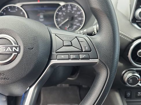 Used 2025 Nissan Sentra SV FWD image 17