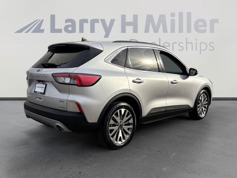 Used 2020 Ford Escape Titanium image 5
