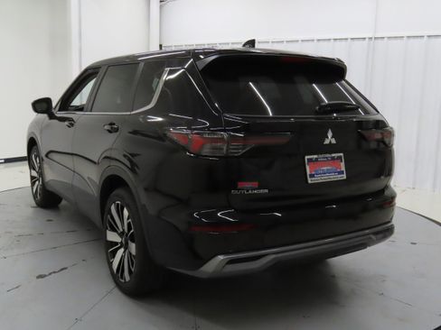 New 2025 Mitsubishi Outlander SE image 5