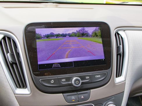 Used 2024 Chevrolet Malibu LT image 19