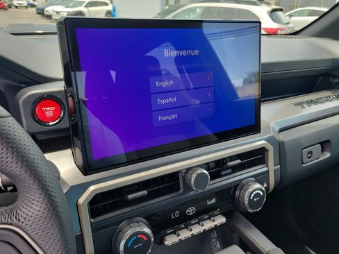 Used 2025 Toyota Tacoma TRD Sport AWD/4WD image 29