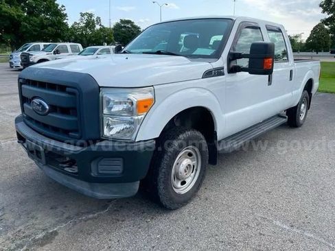 Used 2016 Ford F250 XL w/ Power Equipment Group AWD/4WD image 3
