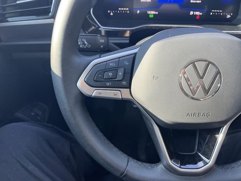 Used 2024 Volkswagen Jetta SE FWD image 16