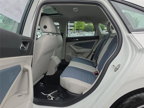 New 2026 Volkswagen Jetta SE FWD image 21