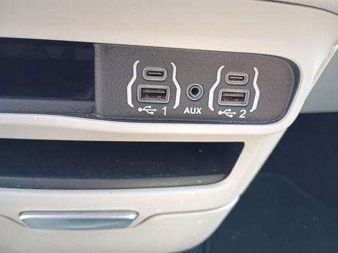 Used 2024 Chrysler Pacifica Touring-L FWD image 33