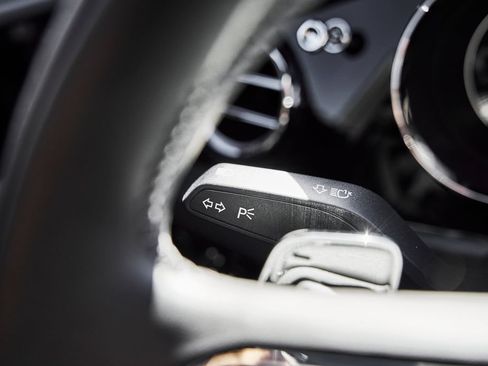 Used 2022 Bentley Bentayga AWD/4WD image 56