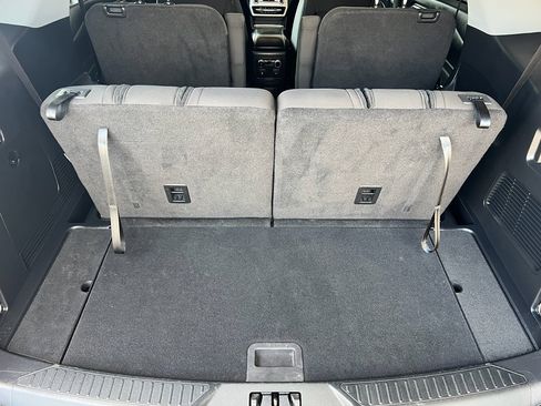 Used 2022 Ford Explorer XLT image 34