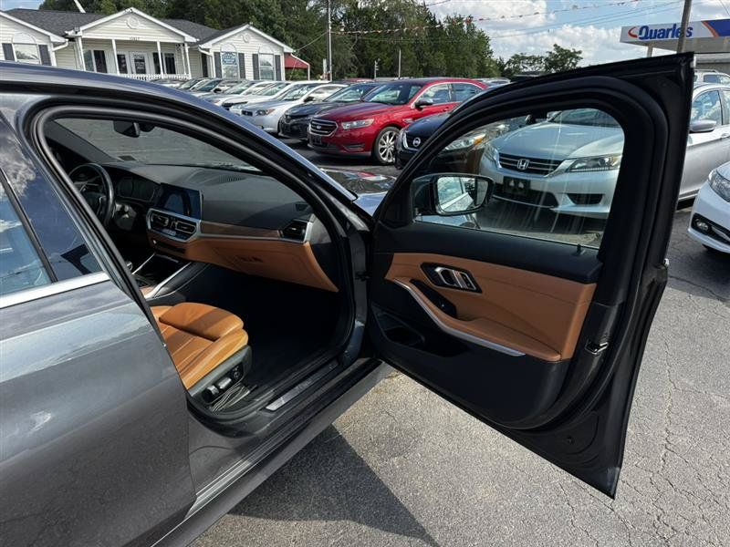 Used 2021 BMW 330i xDrive Sedan w/ Convenience Package AWD/4WD image 15