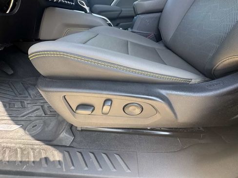Used 2024 Chevrolet Colorado ZR2 w/ ZR2 Convenience Package III AWD/4WD image 9