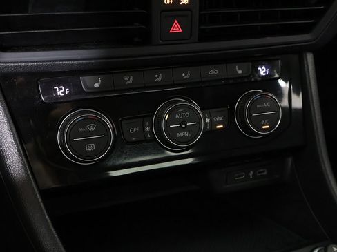 Used 2024 Volkswagen Jetta SE FWD image 45