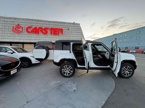 Used 2025 Land Rover Defender 110 X-Dynamic SE AWD/4WD image 49