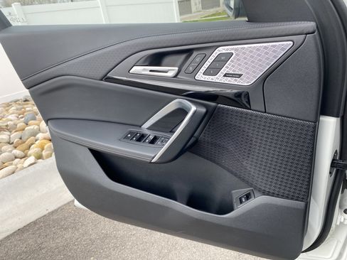 Used 2025 BMW X2 xDrive28i w/ Premium Package image 16