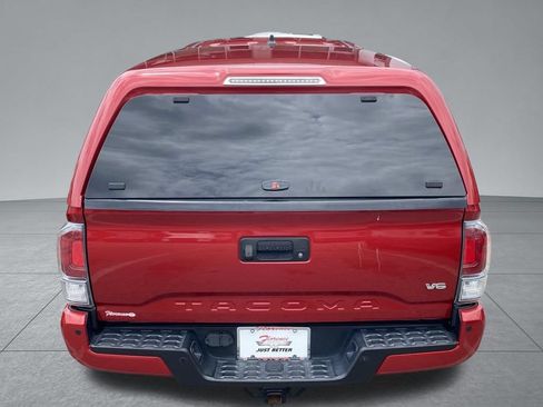 Used 2021 Toyota Tacoma TRD Off-Road w/ Technology Package RWD image 12
