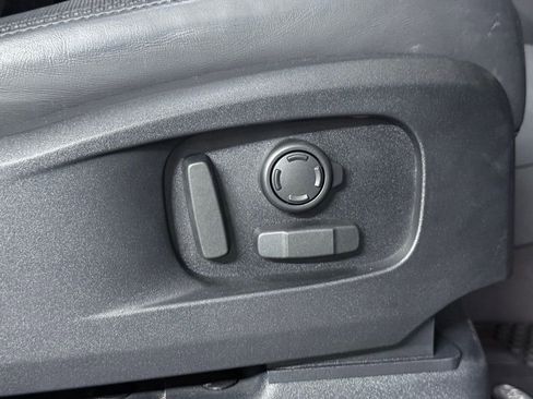 Used 2023 Land Rover Defender 110 V8 AWD/4WD image 24