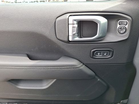 Used 2023 Jeep Wrangler Unlimited Sahara image 12