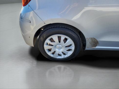 Used 2017 Toyota Yaris L image 29