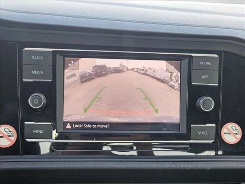 Used 2024 Volkswagen Jetta SE FWD image 11