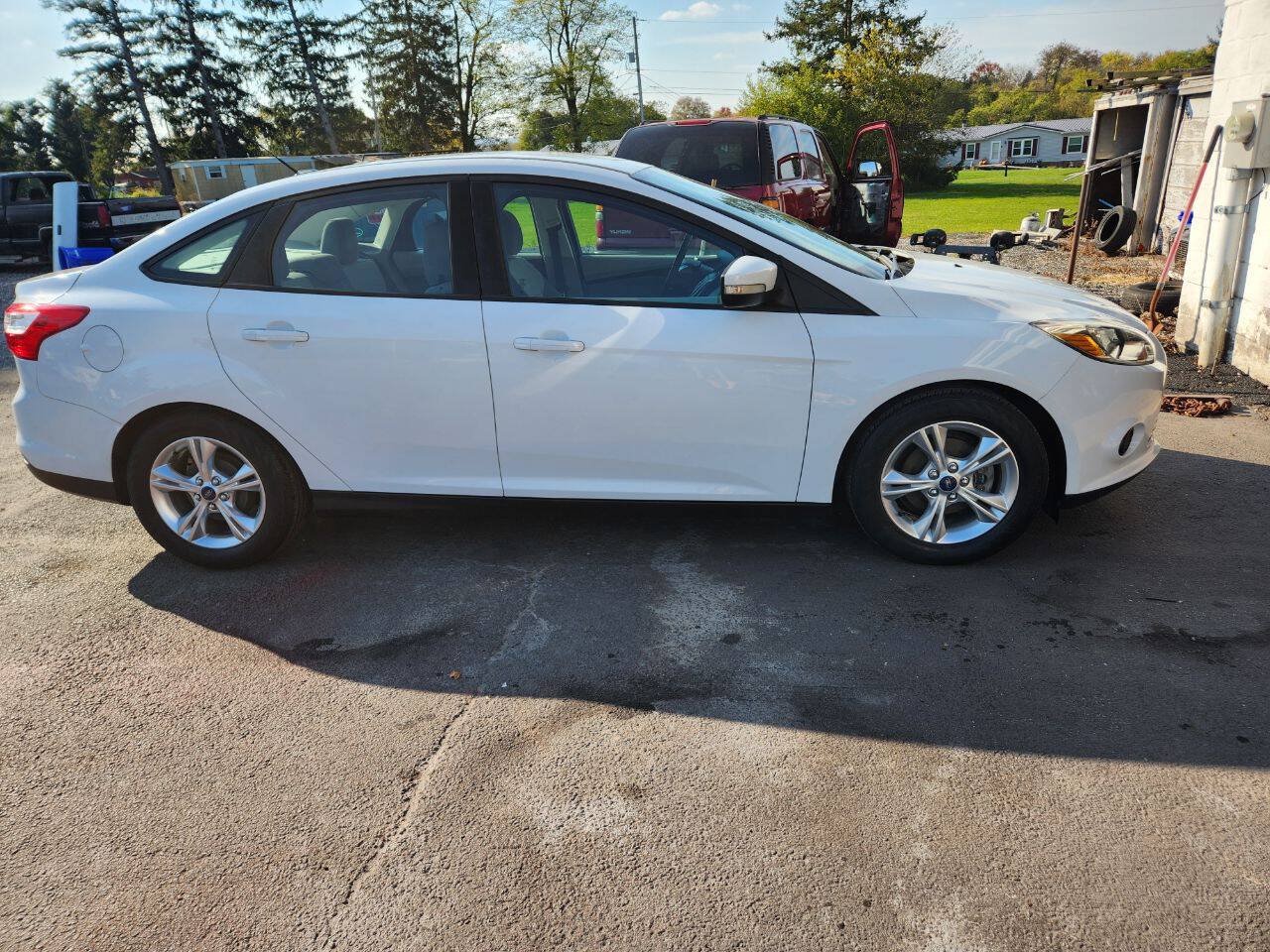 Used 2014 Ford Focus SE FWD image 4