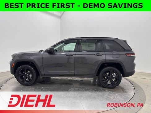 New 2025 Jeep Grand Cherokee Limited w/ Black Appearance Package image 4