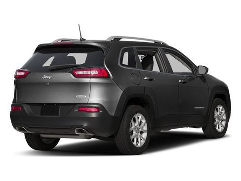 Used 2016 Jeep Cherokee Latitude FWD image 2