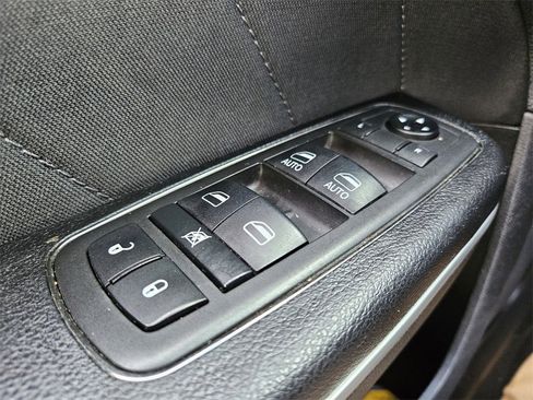 Used 2019 Dodge Charger SXT image 30