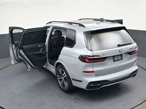 Used 2024 BMW X7 M60i AWD/4WD image 40