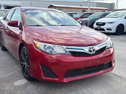 Used 2013 Toyota Camry LE image 2