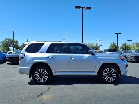 Used 2019 Toyota 4Runner Limited AWD/4WD image 7