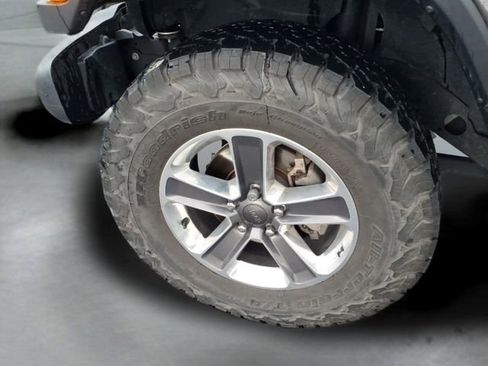 Used 2020 Jeep Wrangler Unlimited Sahara AWD/4WD image 17