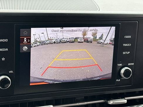 Used 2024 Kia Carnival LX FWD image 21