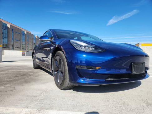 Used 2018 Tesla Model 3 Mid Range image 4