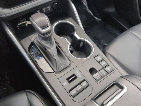 Used 2024 Toyota Highlander LE image 21