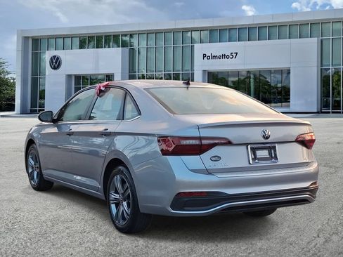 Used 2024 Volkswagen Jetta SE FWD image 4