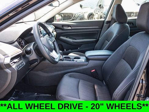 Used 2025 Nissan Altima 2.5 SV AWD/4WD image 17