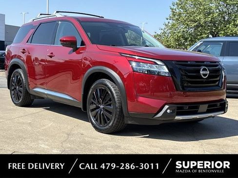 Used 2024 Nissan Pathfinder Platinum w/ Black Appearance Package AWD/4WD image 1