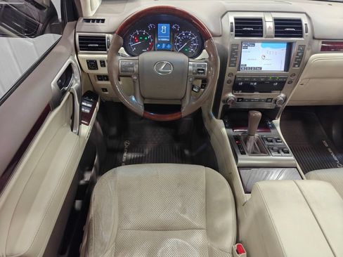 Used 2016 Lexus GX 460 Luxury w/ Preferred Accessory Package AWD/4WD image 4