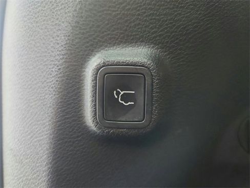 Used 2019 Jeep Cherokee Latitude Plus image 29