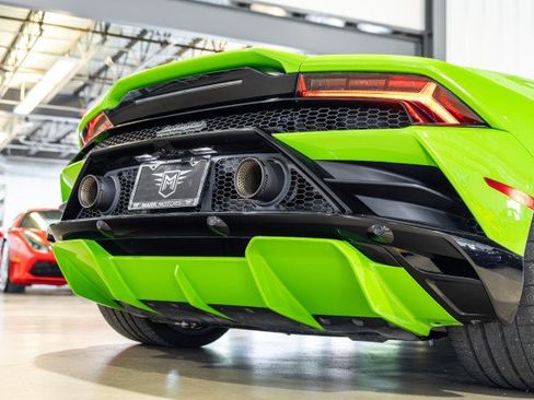 Used 2022 Lamborghini Huracan EVO RWD image 19