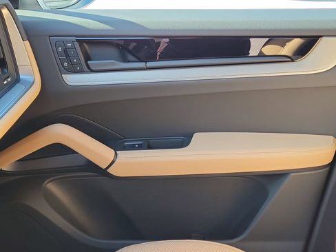 New 2026 Porsche Cayenne Coupe AWD/4WD image 23
