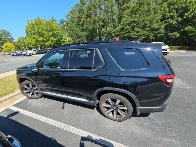 Used 2024 Honda Pilot Touring image 2