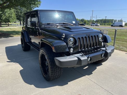 Used 2015 Jeep Wrangler Unlimited Sahara AWD/4WD image 2