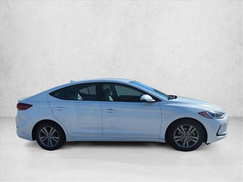 Used 2017 Hyundai Elantra SE image 4