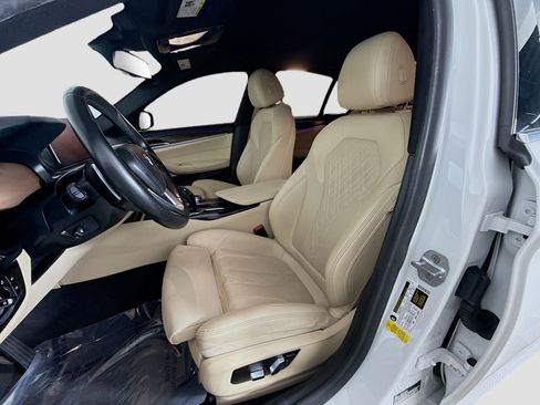 Used 2022 BMW 540i w/ Convenience Package image 22