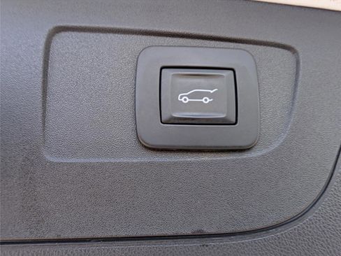 Used 2018 Buick Regal Essence w/ Driver Confidence Package #1 image 13