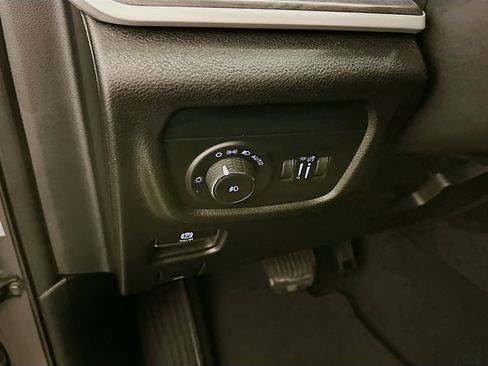 Used 2023 Jeep Grand Cherokee Limited image 17