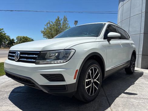 Used 2021 Volkswagen Tiguan SE w/ Panoramic Sunroof Package AWD/4WD image 3