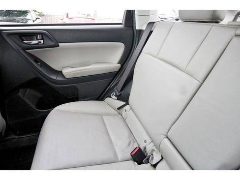 Used 2014 Subaru Forester 2.5i Limited w/ Popular Package #2 AWD/4WD image 11